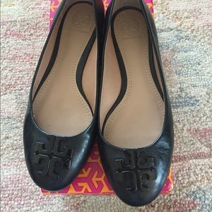 Tory Burch Lowell 2 Ballet Flats. Comes with box.